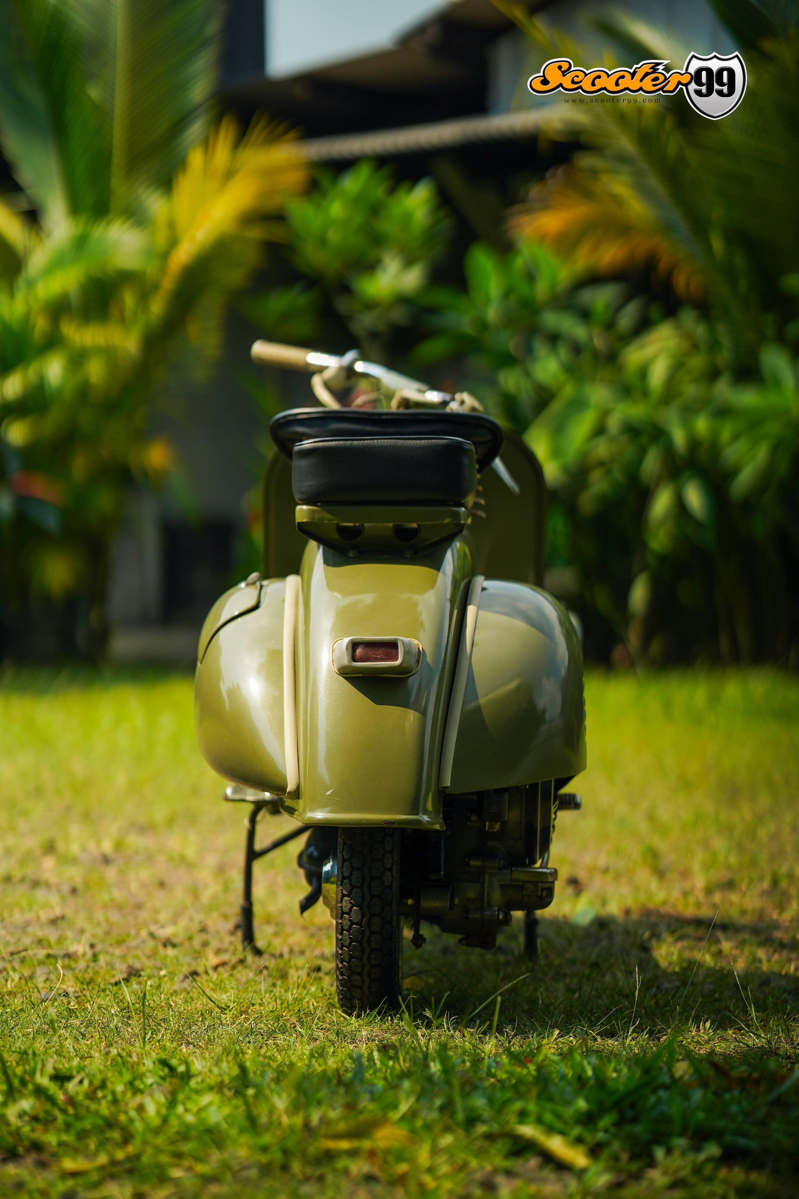 Vespa Faro Basso 150cc – seat detail Scooter99
